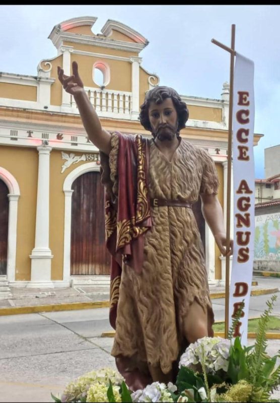 San Juan es una tradición con actos religiosos y culturales durante el 23 y 24 de junio. La costa central de Venezuela y sectores populares celebran San Juan Bautista. Acompañando a San Juan con Rafael “Pollo” Brito