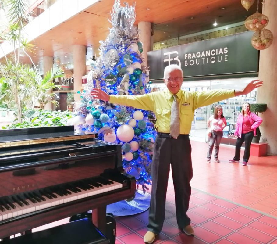 Te invito a disfrutar al Maestro Ygnacio Navarro en el piano interpretando canciones de música venezolana