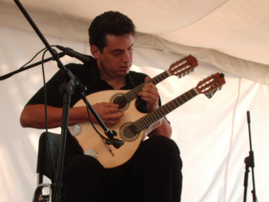 Ricardo Sandoval interpreta El Cruzao con la bandolalina