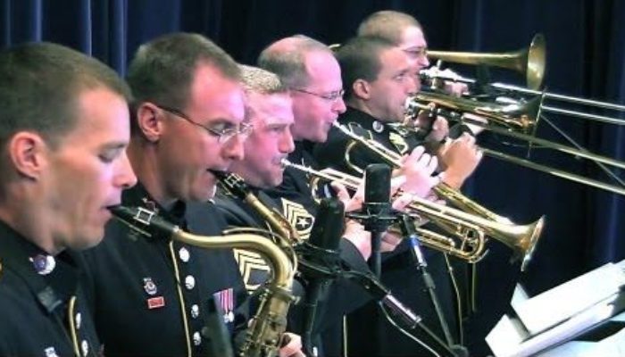 Los Embajadores de Jazz de la Banda de Campo del Ejército de los Estados Unidos - "Caballo Viejo"