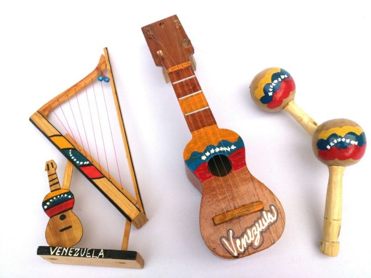 Arpa, cuatro y maracas