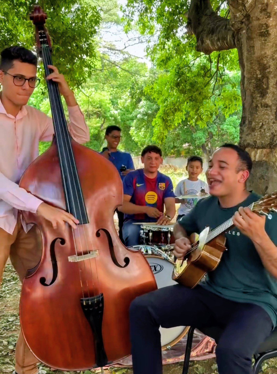 Talento venezolano interpreta un Son Cubano
