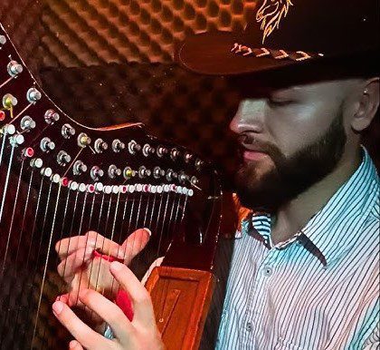 “Agua Fresca“ de Hugo Blanco interpretada en el arpa de Eduardo Guevara